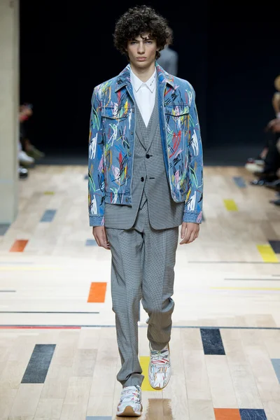Look 44